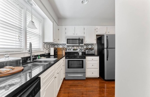 Bowling Green Condo | Vette City Stingray - Condo w/King Bed