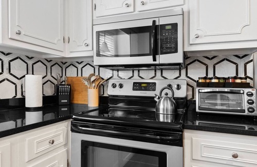 Bowling Green Condo | Vette City Stingray - Condo w/King Bed