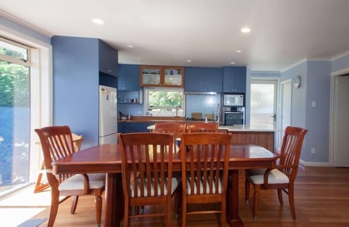 Taupo House | Via Del Lago - for family, friends and memories. It includes Linen & WIFI