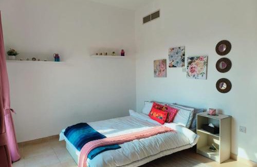 Al Hamra Village Villa | Vibe Home