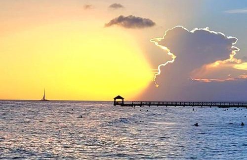 Dominicus Apartment | Vibe Residence Hotelstyle NO KITCHEN STUDIO close to beach