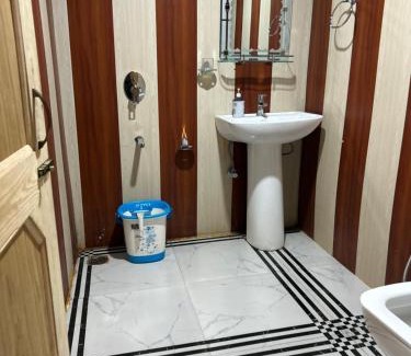 Dal Lake Apartment | VIBEs OF KASHMIR