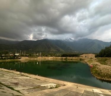 Dal Lake Apartment | VIBEs OF KASHMIR