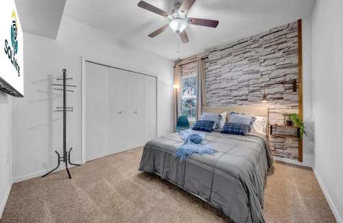 Tampa Apartment | Vibrant 2br Apt Pool, Hot Tub, Gym #11