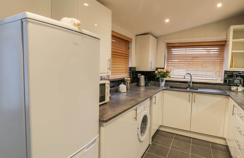 Marske-by-the-Sea Cottage | VICTORIA COTTAGE, pet friendly in Marske-By-The-Sea