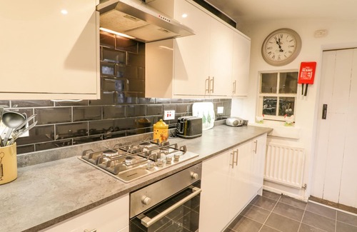 Marske-by-the-Sea Cottage | VICTORIA COTTAGE, pet friendly in Marske-By-The-Sea