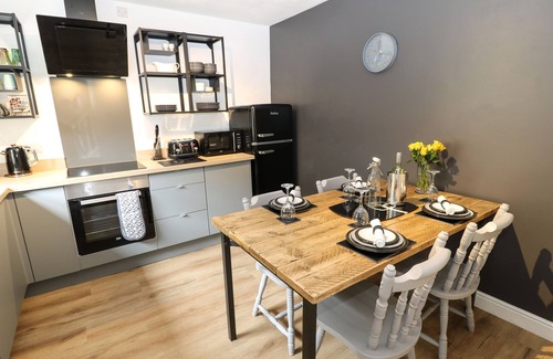 Hepworth Cottage | VICTORIA HOUSE, family friendly, with a garden in Holmfirth