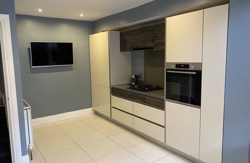 Queens Quarter House | Victorian House - South Belfast - Great transport - Lisburn Road - 3 double Beds