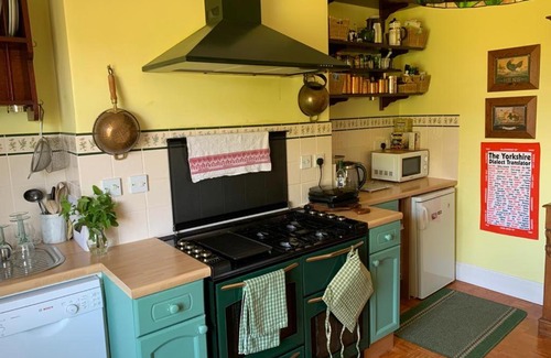 Ryde Apartment | Victorian luxury flat at Claverton House