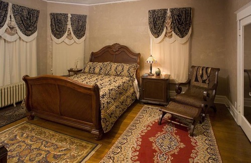 Mound City Bed & Breakfast | Victorian Splendor in So. Illinois: wallmanor.com