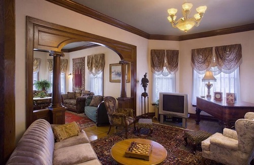 Mound City Bed & Breakfast | Victorian Splendor in So. Illinois: wallmanor.com