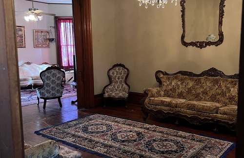 Blue Mound House | Victorian Style Mansion- Family oriented and perfect escape.