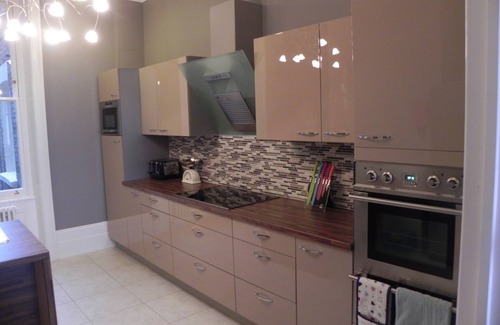 Margate House | Victorian Town House Sleeps 12, Overlooking Blue Flag Sandy Beach