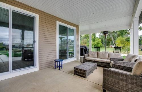 Wooded Estates House | Victory Views Main House:Luxury Home for 20 Guests