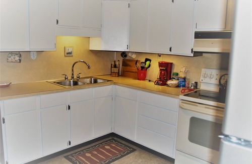 Ludington Cottage | View of Hamlin Lake, King bed, Central AC, Free Firewood