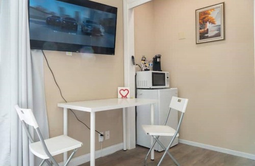 San Carlos Apartment | View of Mountain & Private Entrance & Pool n Silicon Valley Stanford University