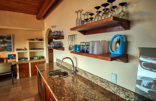 Ixtapa - Zihuatanejo Condo | VIEWS Beach Designer Upscale 2-4 adultsnBest Location CASA ZIH LaRopa Playa
