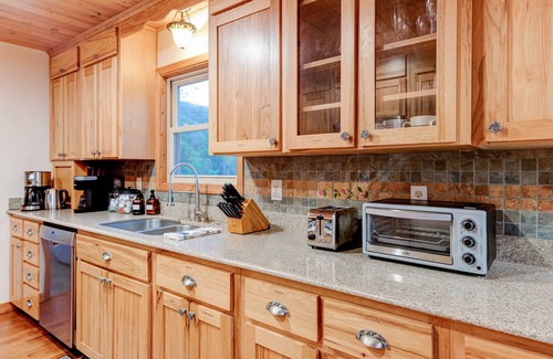 Sylva House | Views, Game room, Hot-Tub, Fire Pit, 10 Beds