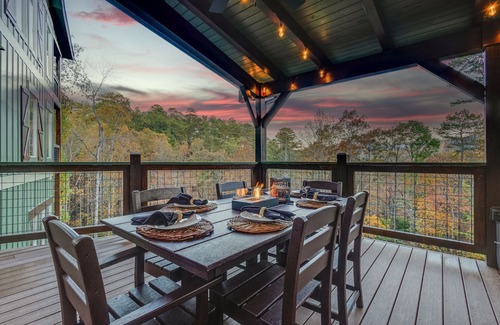 Sevierville Cabin | VIEWS/Heated Pool/Hot tub/15 min to Attractions