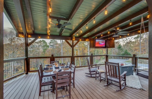 Sevierville Cabin | VIEWS/Heated Pool/Hot tub/15 min to Attractions