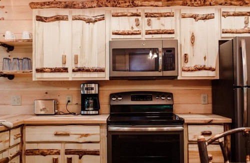 Millersburg Cabin | VIEWS! Skyview Treehouse @ Berlin Woods