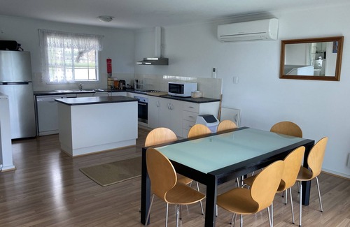 Encounter Bay House | Views, space and tranquility with bay and beach close by