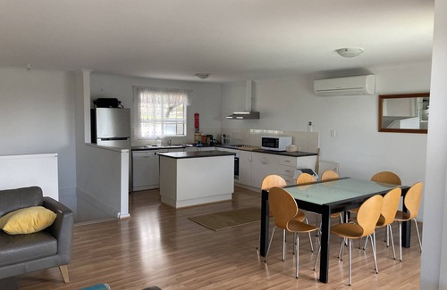 Encounter Bay House | Views, space and tranquility with bay and beach close by