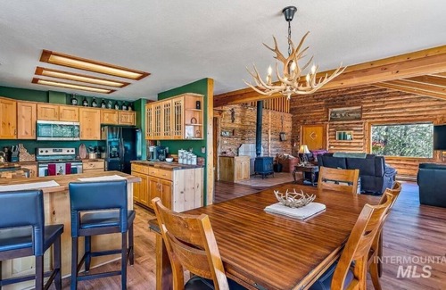 Boise House | Views views views! Luxurious tranquil cabin retreat!