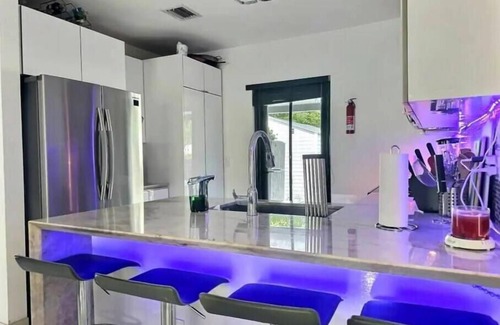 Gladeview House | Vila Oasis Jacuzzi Glamping Gym Parking BBQ Secure