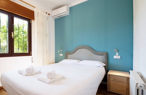 Badia Gran Ski Chalet | Villa 8 pax, private pool, wifi, AACC, next to the sea!