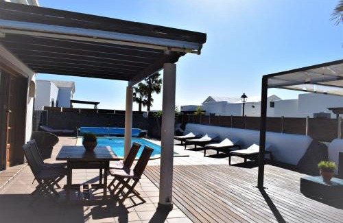 Montana Roja Villa | VILLA ALAI. PRIVACIDAD. PISCINA CLIMATIZADA. WIFI. TV CABLE.