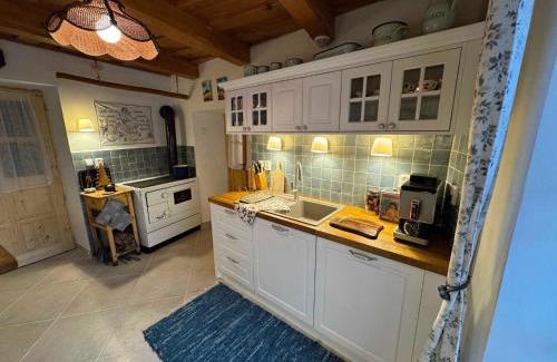 Banska Stiavnica Villa | Villa Amalia, centrum Banska Stiavnica, parkovanie pre 2 auta, velka zahrada s krbom, cela Villa Amalia pre 14 osob alebo samostatne nezavisle prve podlazie Villa AMA pre 6 osob alebo samostatne nezavisle podkrovie Villa LIA pre 8 osob,prístup cez PIN-kód