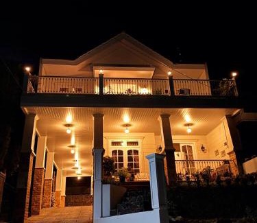 Hargomulyo Villa | Villa amira syariah