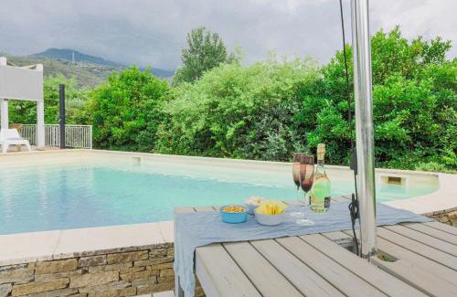 Capanne-Prato-Cinquale Apartment | Villa Artistica con Piscina e Giardino