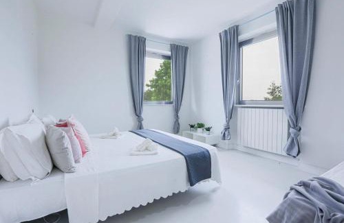 Capanne-Prato-Cinquale Apartment | Villa Artistica con Piscina e Giardino