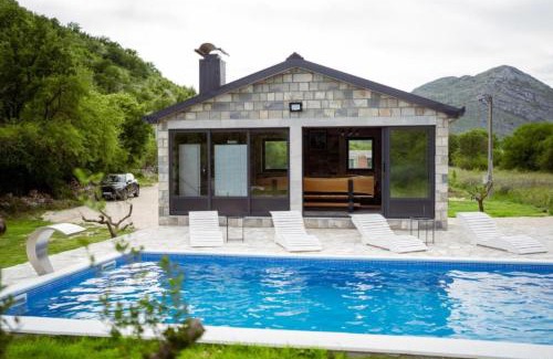 Zavala Villa | Villa Aurea