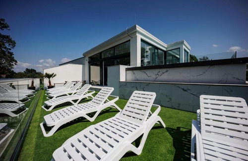 Siofok Aranypart Apartment | Villa Bauhaus Penthouse Wellness Apartman