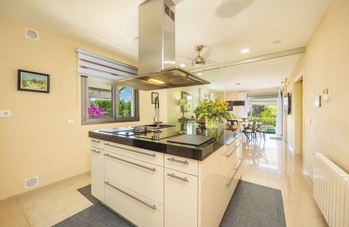 Marratxi Villa | Villa Bellviure in Palma with Mountain Views, Private Pool, Terrace and Wi-Fi