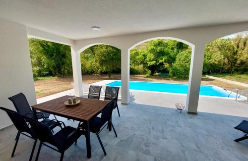 Hodbina Villa | Villa Blanc - with Buna Riverside