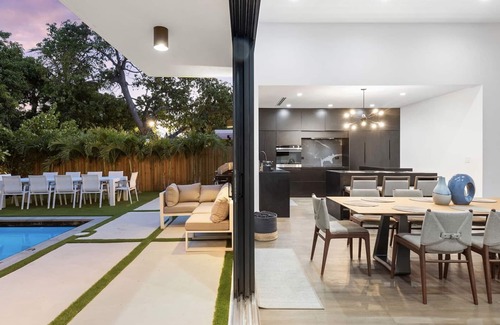 Buena Vista House | Villa Capri Ultimate Location