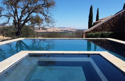 Fairfield House | Villa Capricho Vineyard Estate | Close to Vineyards | Pool