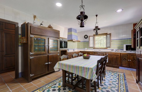 Los Angeles Villa | Villa 'Casa Jimena 8 Personas' with Mountain View, Wi-Fi and Air Conditioning