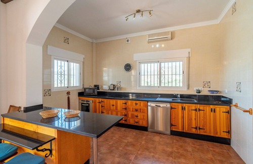 Los Cortijillos Villa | Villa 'Casa Hyam' with Lake View, Private Pool and Air Conditioning