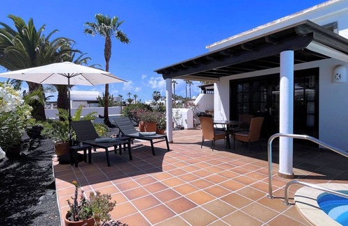 Montana Roja Villa | Villa Casa Karoline: With a sunny terrace, heated pool, comfort, and privacy