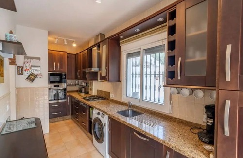 Los Cortijillos Villa | Villa 'Casa Siempre Verde' with Mountain View, Wi-Fi and Air Conditioning