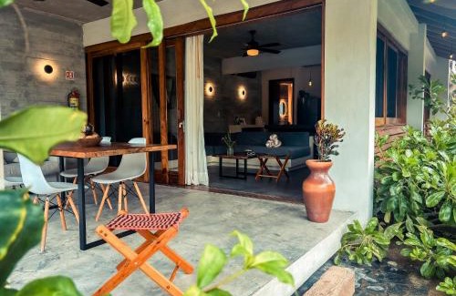 Saladita Villa | Villa del Mar 6 personas, alberca, Starlink, 50m del spot surf La Saladita