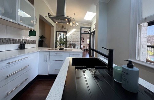 North Fremantle Villa | Villa Dragon Tree. Entire Home in Upmarket North Fremantle.