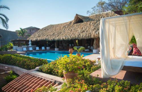 Ixtapa - Zihuatanejo Villa | Villa El Ensueño by La Casa Que Canta