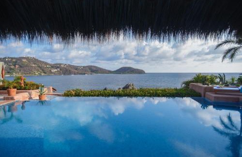 Ixtapa - Zihuatanejo Villa | Villa El Ensueño by La Casa Que Canta