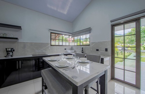 La Fortuna House | Villa Escondida Charming 3bedroom house with WiFi and AC in brilliant La Fortuna